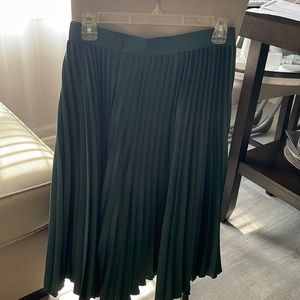 H&M Green Skirt. Size US10